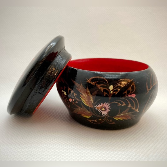 Set of 2 Vintage Hand Painted Trinket Boxes/Ring Holder, Eastern European Design - Picture 6 of 7